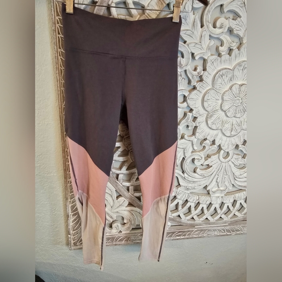Fabletics Women' Define Mid Rise Gray Pink Mesh Powerhold Tight Leggings Sheer M - Picture 2 of 8